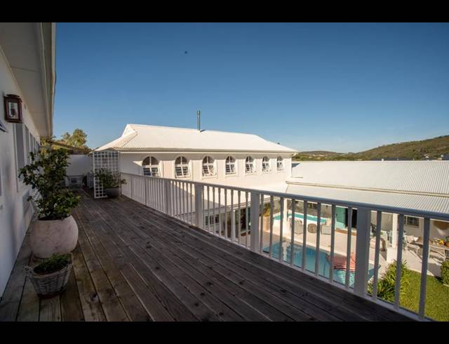 6 BEDROOM HOUSE FOR SALE IN SEASIDE LONGSHIPS